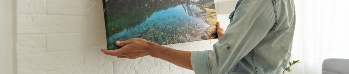 como-colgar-un-cuadro-grande-portada